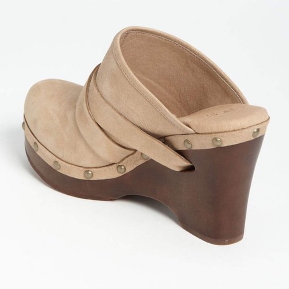 NWT UGG NATALEE CLOGS. TAN LEATHER WITH SHEEPSKIN INSOLE. SIZE 7 - Picture 5 of 6